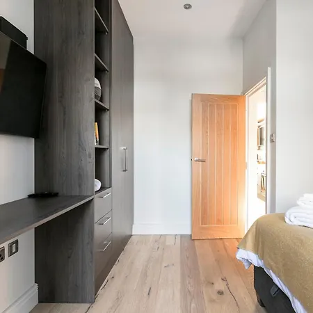 Modern Aptmt, 2 Stops To Central London, Smart Lock, Netflix Ealing