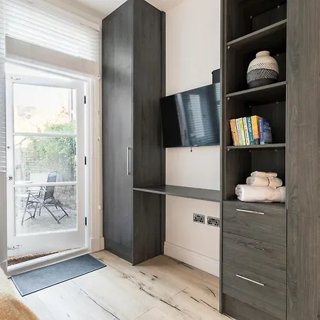 Modern Aptmt, 2 Stops To Central London, Smart Lock, Netflix * Ealing