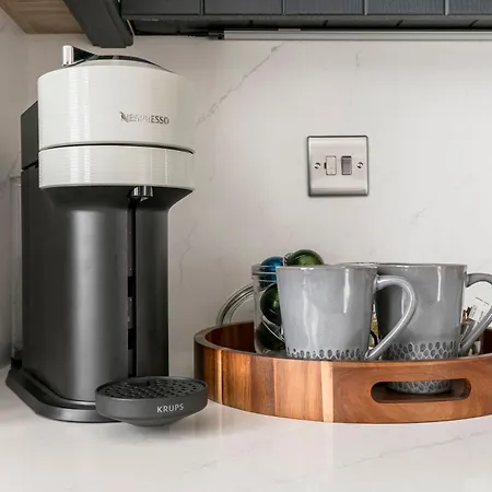Modern Aptmt, 2 Stops To Central London, Smart Lock, Netflix Apartment Ealing