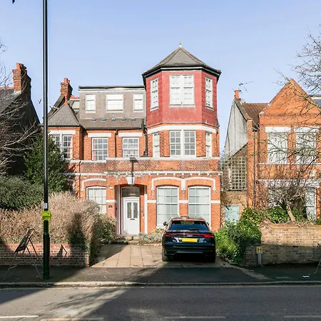Modern Aptmt, 2 Stops To Central London, Smart Lock, Netflix
