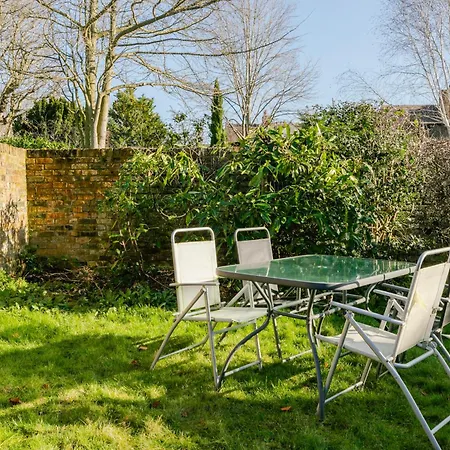 Modern Aptmt, 2 Stops To Central London, Smart Lock, Netflix Apartment