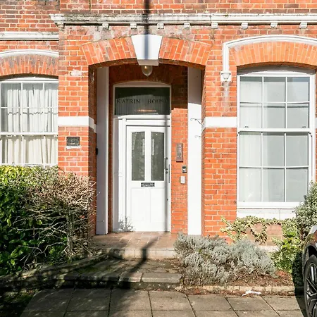 Apartment Modern Aptmt, 2 Stops To Central London, Smart Lock, Netflix *
