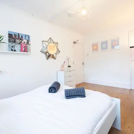 Trendy 4 Bed Near Vibrant Shoreditch W Balcony And Walking Distance To Tube *