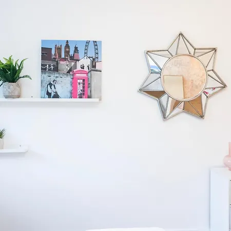 Trendy 4 Bed Near Vibrant Shoreditch W Balcony And Walking Distance To Tube Apartment London