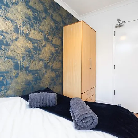 Trendy 4 Bed Near Vibrant Shoreditch W Balcony And Walking Distance To Tube London