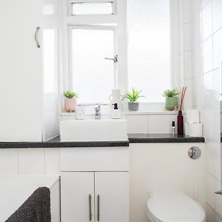 Trendy 4 Bed Near Vibrant Shoreditch W Balcony And Walking Distance To Tube