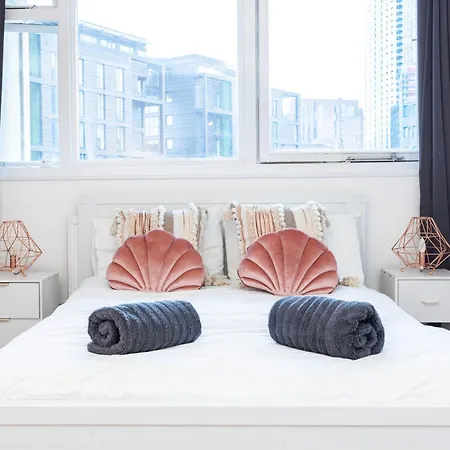 Trendy 4 Bed Near Vibrant Shoreditch W Balcony And Walking Distance To Tube Apartment