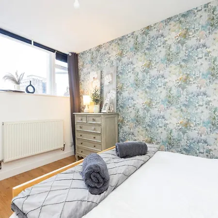 Apartment Trendy 4 Bed Near Vibrant Shoreditch W Balcony And Walking Distance To Tube