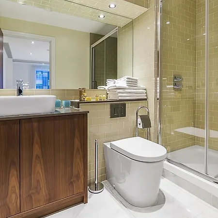 Lincoln Plaza Apartment
