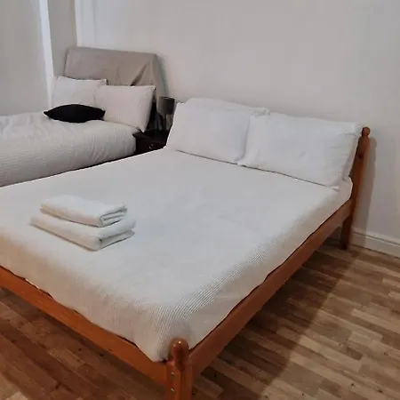 Urban Retreat Camberwell Zone 2 Apartment *