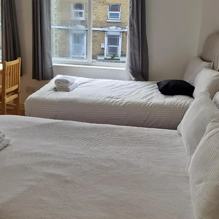 Urban Retreat Camberwell Zone 2 Apartment *