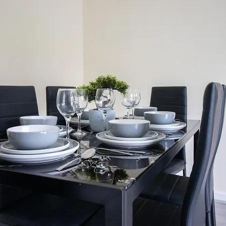 Casa vacanze Newly Launched Two Bedroom House By Den Short Lets & Serviced With Garden Londra