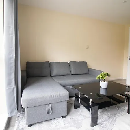 Newly Launched Two Bedroom House By Den Short Lets & Serviced With Garden Casa vacanze Londra