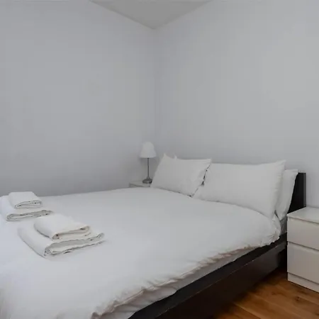 Ground Floor - Private Garden Apartment *
