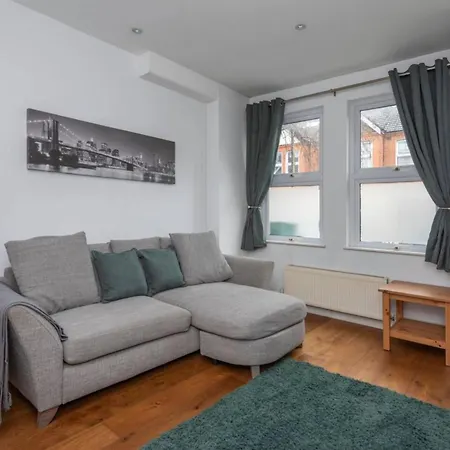 Ground Floor - Private Garden London
