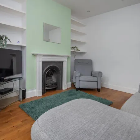 Ground Floor - Private Garden Apartment *