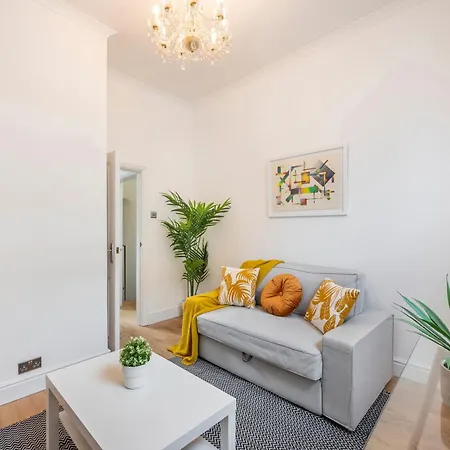 Charming 1 Bedroom Flat With Private Patio - West London, Kensington, Earl's Court, Chelsea London