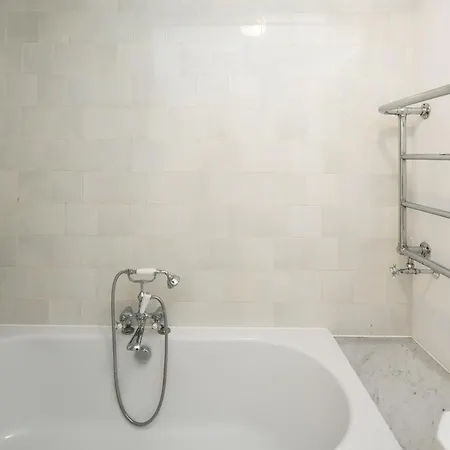 Apartment Charming 2-bed Flat In The Heart Of Nottinghill - Steps From Portobello Rd Market And Nottinghill Bookshop London