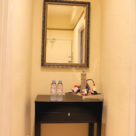 Central Chinatown 1 Bedroom 1 Bathroom Flat Londra