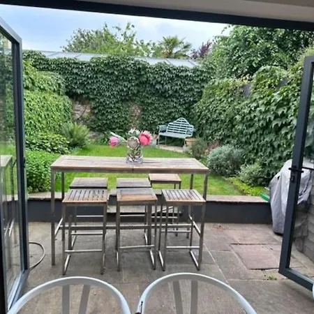 With Balcony Overlooking A Garden Privatunterkunft