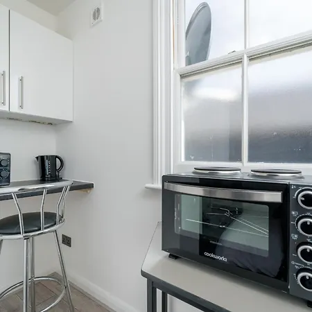 Heart Of Dalston- Trendy Compact Studio Flat