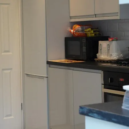 Homestay A Cosy 8 Bedroom House *