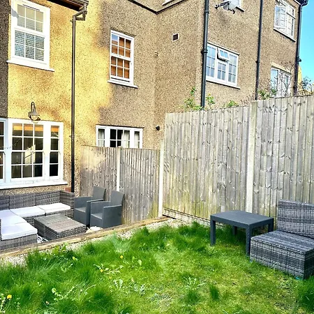 Colindale Lush 30 Mins London * Edgware