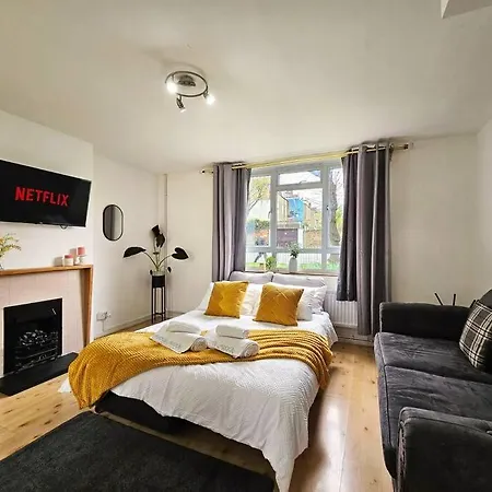 Golden Flat Next To Camden Town Apartment