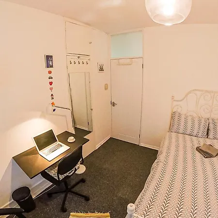 Centrally Located Comfortable In Homestay *