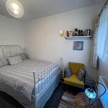 Homestay Centrally Located Comfortable In London