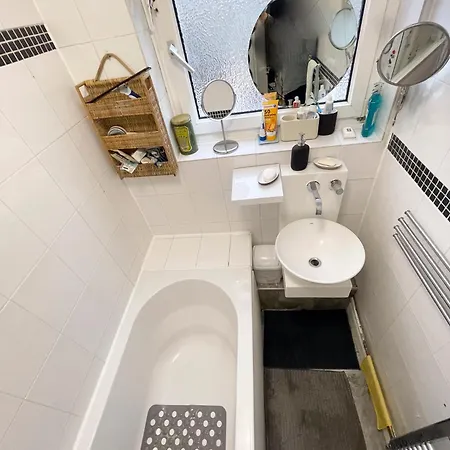 Centrally Located Comfortable In * London