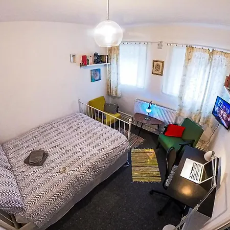 Centrally Located Comfortable In Homestay London