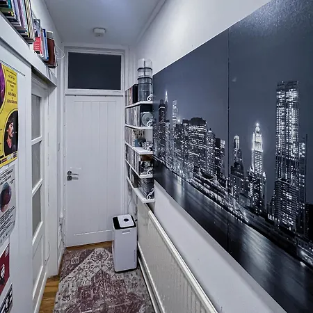 Homestay Centrally Located Comfortable In London