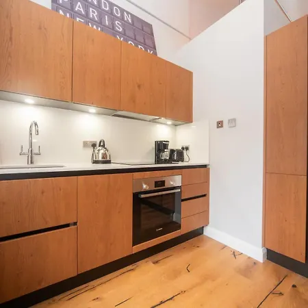 Apartment Pass The Keys A Vibrant Characterful Mews House With Air Con