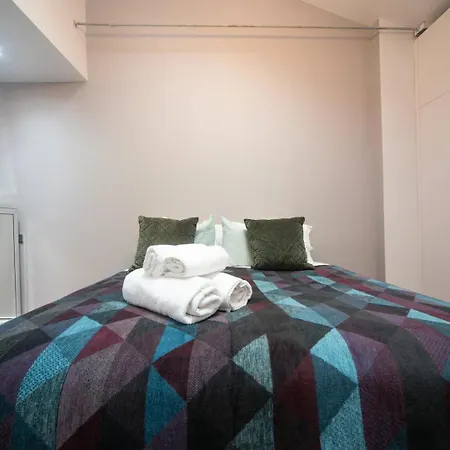 Apartment Pass The Keys A Vibrant Characterful Mews House With Air Con *