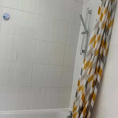Apartment Amazing Ground Floor One Bedroom Forest Road *