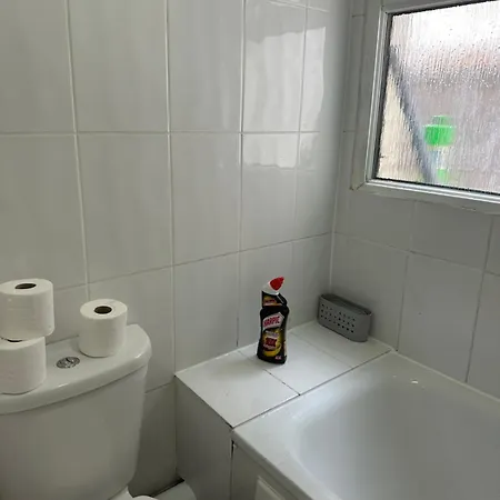 Apartment Amazing Ground Floor One Bedroom Forest Road *