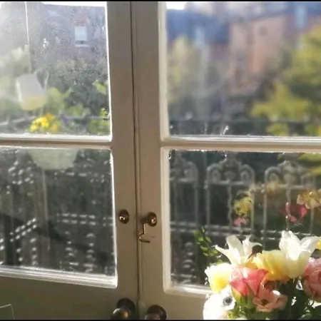 Charmante Mit Balkon Apartment London