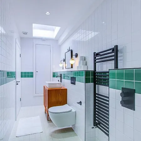 Bright And Airy 1br Unit Near Queen's Park Apartment *