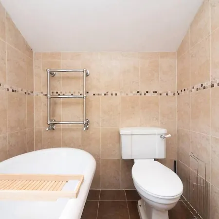 Charming Period Near Surbiton With Garden * London