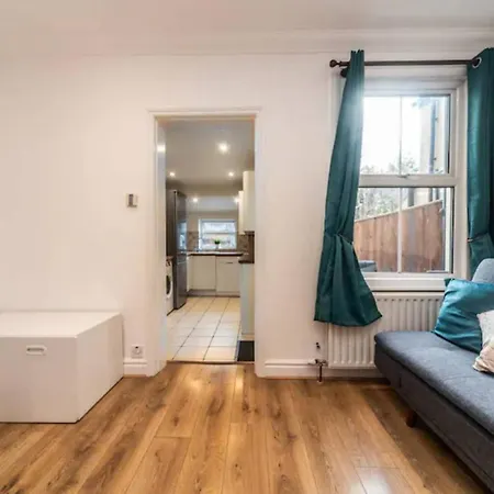Charming Period Near Surbiton With Garden Ferienhaus *