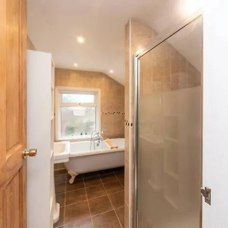 Charming Period Near Surbiton With Garden