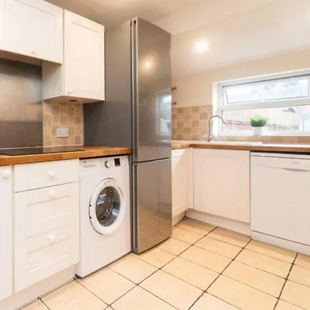 Charming Period Near Surbiton With Garden * London
