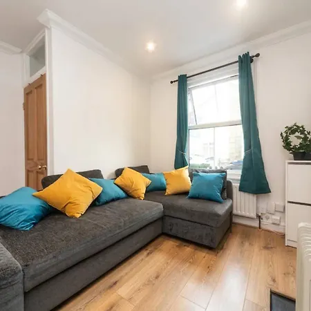 Holiday home Charming Period Near Surbiton With Garden