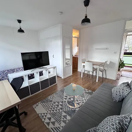 Colourful & Comfy Flat