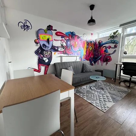 Colourful & Comfy Flat