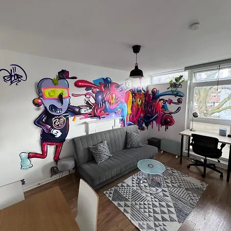 Colourful & Comfy Flat *
