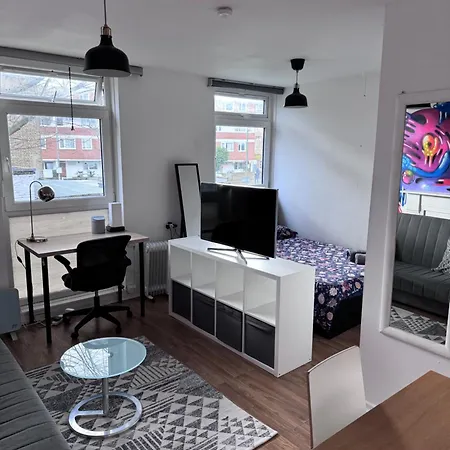 Colourful & Comfy Flat *