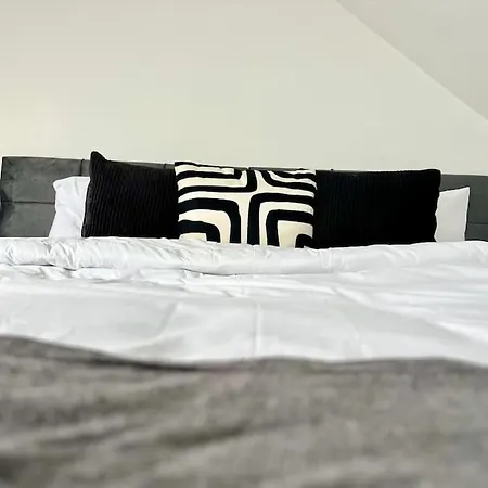 Serviced 4 Bed 2 Bath Manor Park House