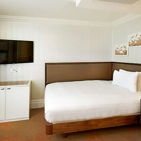Hilton Hyde Park Hotel 4*